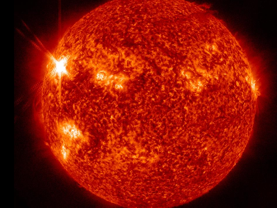 Звезда около солнца. Солнце звезда. Плазма солнца. Красный гигант. Звезда солнце фото.